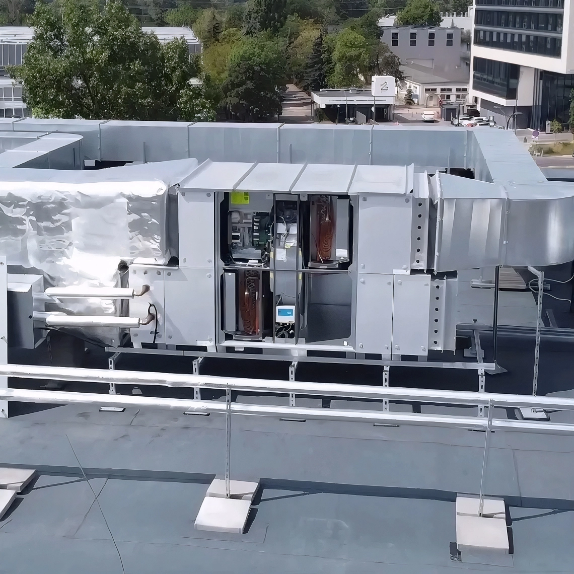 Монтаж вентиляційної установки MyCond BreezMe HP з тепловим насосом на даху будівлі