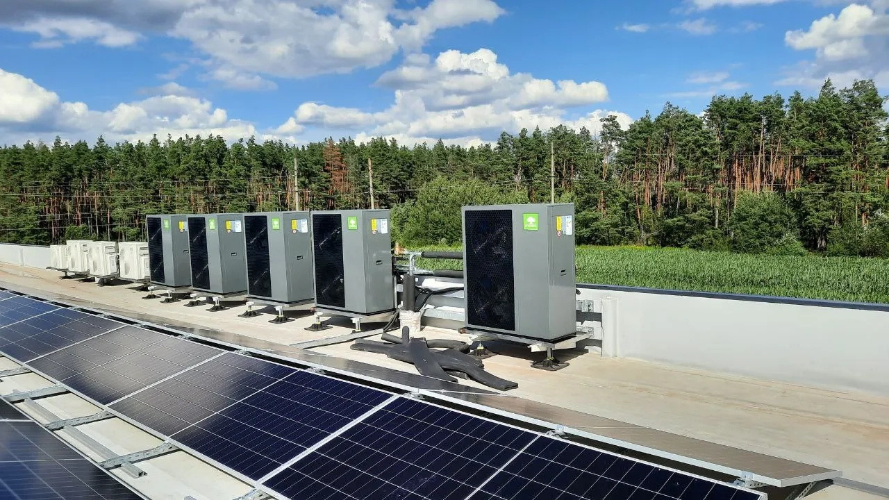 Промисловий об&#39;єкт з тепловим насосом Mycond серії BeeEco