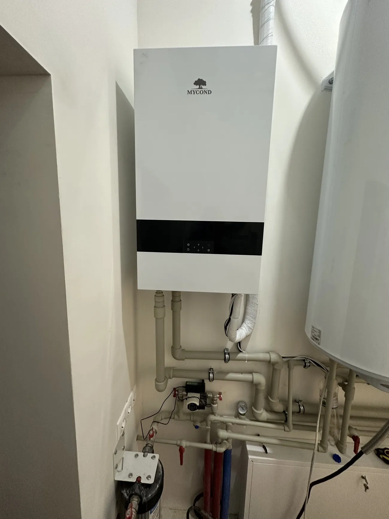 Окрема вілла з тепловими насосами Mycond Split BeeHeat MHS-U14BH