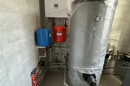 Окрема вілла з тепловими насосами Mycond Split BeeHeat MHS-U12BH