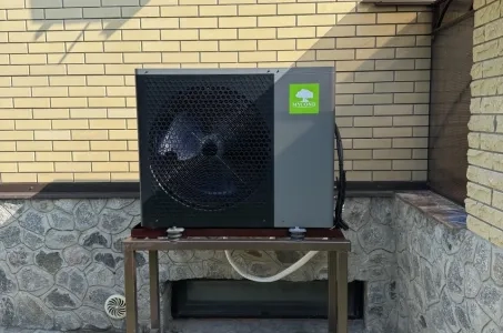 Котедж обладнаний тепловими насосами Mycond Split серії BeeHeat