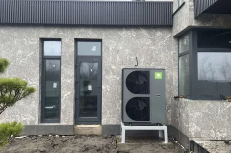 Сучасний приватний будинок з тепловим насосом Mycond BeeThermic Monoblock